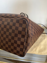 Load image into Gallery viewer, Louis Vuitton Neverfull GM DE SKU6338