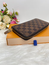 Load image into Gallery viewer, Louis Vuitton Zippy Damier Ebene SKu6716