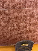 Load image into Gallery viewer, Compact Monogram SKU6567