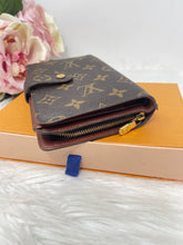 Load image into Gallery viewer, Compact Monogram SKU6567