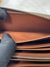 Load image into Gallery viewer, Louis Vuitton Zippy Wallet Monogram SKU6706