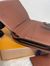 Load image into Gallery viewer, Compact Monogram SKU6567