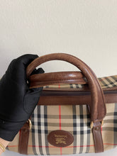 Load image into Gallery viewer, Burberry Boston 40 SKU6411
