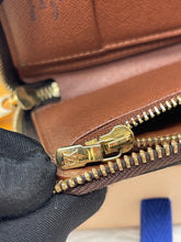 Load image into Gallery viewer, Louis Vuitton Zippy Wallet Midsize Monogram SKU6704