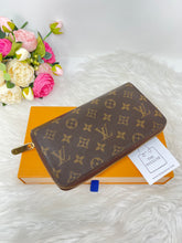 Load image into Gallery viewer, Louis Vuitton Zippy Organizer Monogram SKU6707