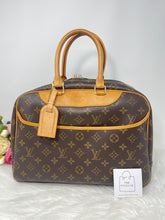Load image into Gallery viewer, Louis Vuitton Deuaville SKU6698