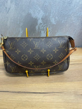 Load image into Gallery viewer, Louis Vuitton Pochette Accessories SKU7002