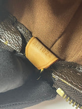 Load image into Gallery viewer, Louis Vuitton Cabas Mezzo SKU6677