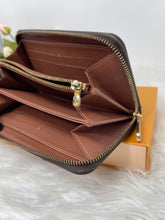 Load image into Gallery viewer, Louis Vuitton Zippy Wallet Monogram SKU6708