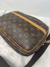 Load image into Gallery viewer, Louis Vuitton Reporter PM SKU6735