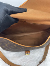 Load image into Gallery viewer, Louis Vuitton Saumur 35 SKU6696