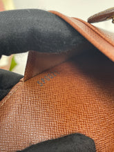 Load image into Gallery viewer, Compact Monogram SKU6567