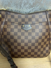 Load image into Gallery viewer, Louis Vuitton Southbank SKU7003