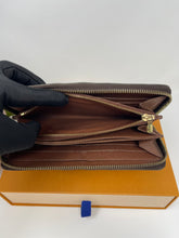 Load image into Gallery viewer, Louis Vuitton Zippy Long Wallet SKU9010