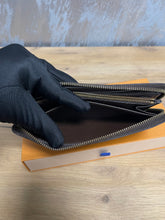 Load image into Gallery viewer, Louis Vuitton Zippy Wallet SKU6895