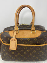 Load image into Gallery viewer, Louis Vuitton Deuaville SKU6698