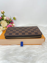 Load image into Gallery viewer, Louis Vuitton Zippy Damier Ebene SKu6716