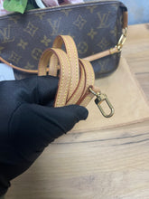 Load image into Gallery viewer, Louis Vuitton Pochette Mono SKU7002