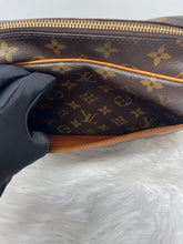 Load image into Gallery viewer, Louis Vuitton Trocadero 23 SKU6734