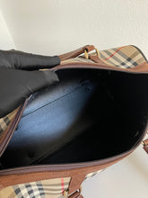 Load image into Gallery viewer, Burberry Boston 40 SKU6411
