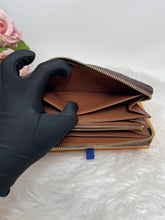 Load image into Gallery viewer, Zippy Wallet SKU6617