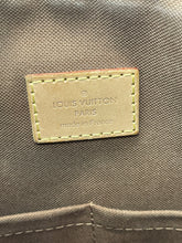Load image into Gallery viewer, Louis Vuitton Troutter SKU6958