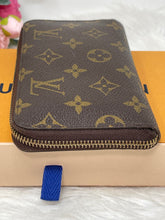 Load image into Gallery viewer, Louis Vuitton Zippy Wallet Midsize Monogram SKU6704