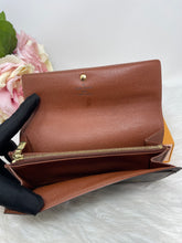 Load image into Gallery viewer, Louis Vuitton Sarah Wallet SKU6626