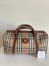 Load image into Gallery viewer, Burberry Boston 40 SKU6411