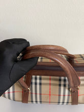 Load image into Gallery viewer, Burberry Boston 40 SKU6411