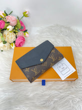 Load image into Gallery viewer, Louis Vuitton Compact Mid Size SKU6702