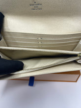 Load image into Gallery viewer, Louis Vuitton Sarah SKU6789