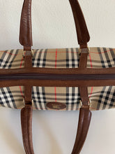 Load image into Gallery viewer, Burberry Boston 40 SKU6411