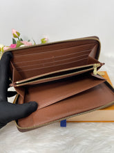 Load image into Gallery viewer, Louis Vuitton Zippy Organizer Monogram SKU6707