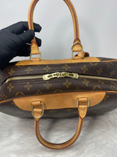Load image into Gallery viewer, Louis Vuitton Deuaville SKU6698