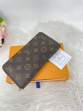 Load image into Gallery viewer, Zippy Wallet SKU6617