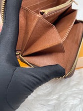Load image into Gallery viewer, Zippy Wallet SKU6617