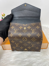 Load image into Gallery viewer, Louis Vuitton Compact Mid Size SKU6702