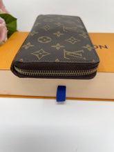 Load image into Gallery viewer, Louis Vuitton Zippy Long Wallet SKU9010