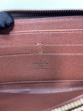 Load image into Gallery viewer, Zippy Monogram Wallet SKU6561