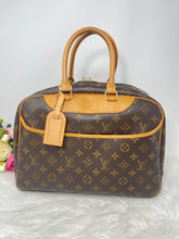 Load image into Gallery viewer, Louis Vuitton Deuaville SKU6698