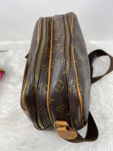 Load image into Gallery viewer, Louis Vuitton Reporter PM SKU6735