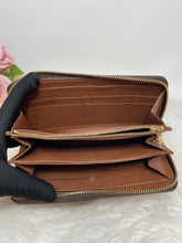 Load image into Gallery viewer, Zippy Wallet SKU6617