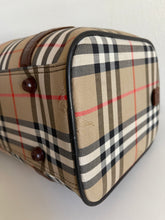 Load image into Gallery viewer, Burberry Boston 40 SKU6411
