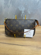 Load image into Gallery viewer, Louis Vuitton Pochette Accessories SKU7002