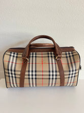 Load image into Gallery viewer, Burberry Boston 40 SKU6411