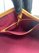 Load image into Gallery viewer, Neverfull MM Pivione SKU6530