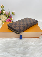 Load image into Gallery viewer, Louis Vuitton Zippy Damier Ebene SKu6716