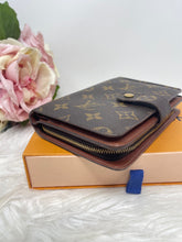 Load image into Gallery viewer, Compact Monogram SKU6567
