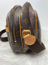 Load image into Gallery viewer, Louis Vuitton Reporter PM SKU6735
